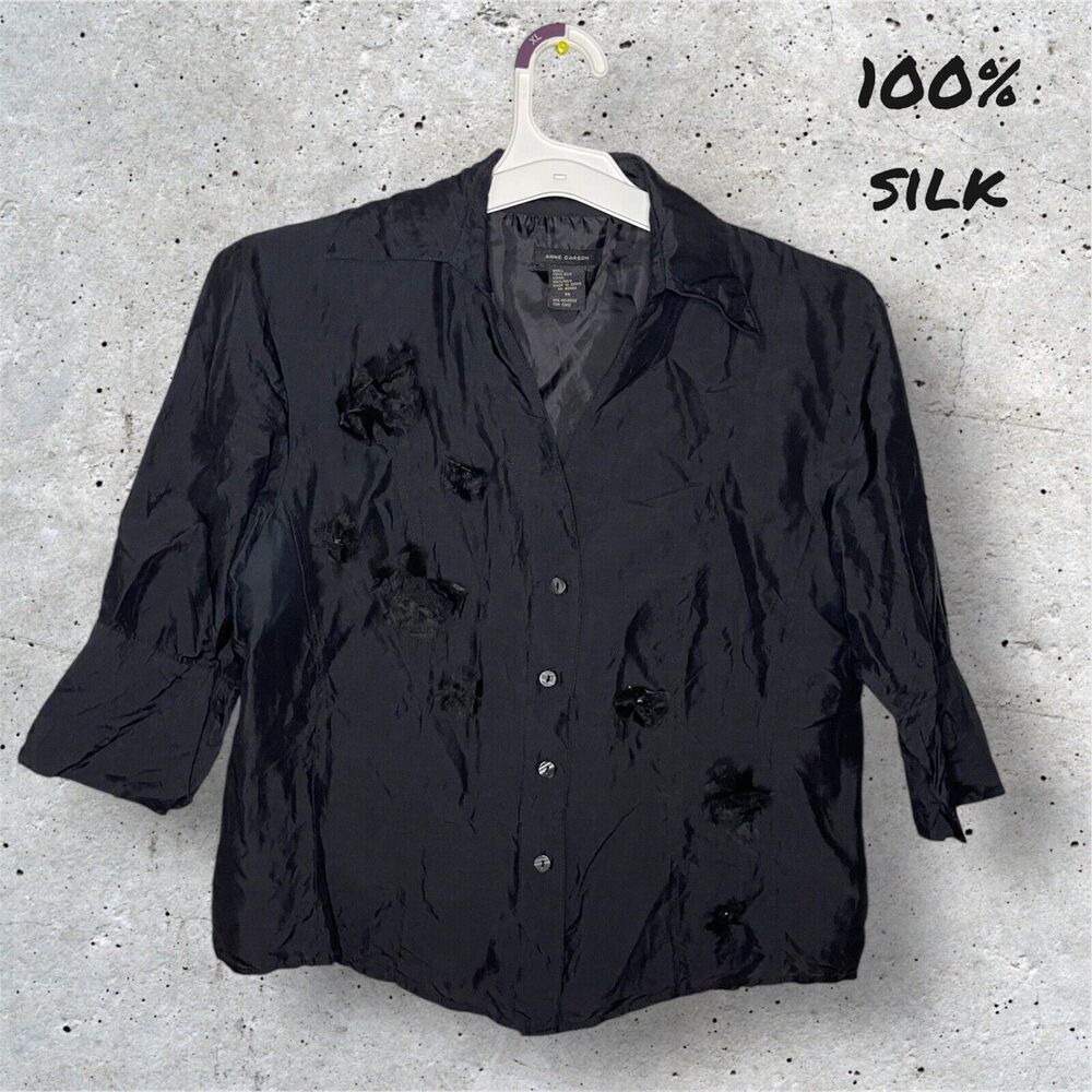Anne Carson Blouse Size Medium 100% Silk Ruffled Flower 3/4 Sleeve Button Up